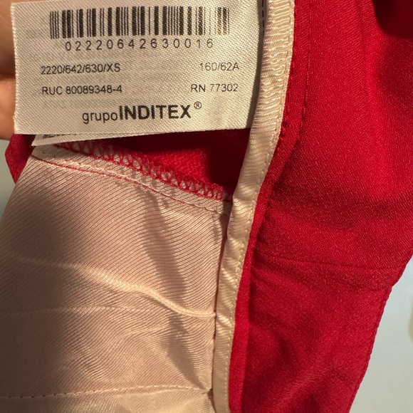 Zara Red Pleated High Waisted Shorts, Size XS - Picture 5 of 6